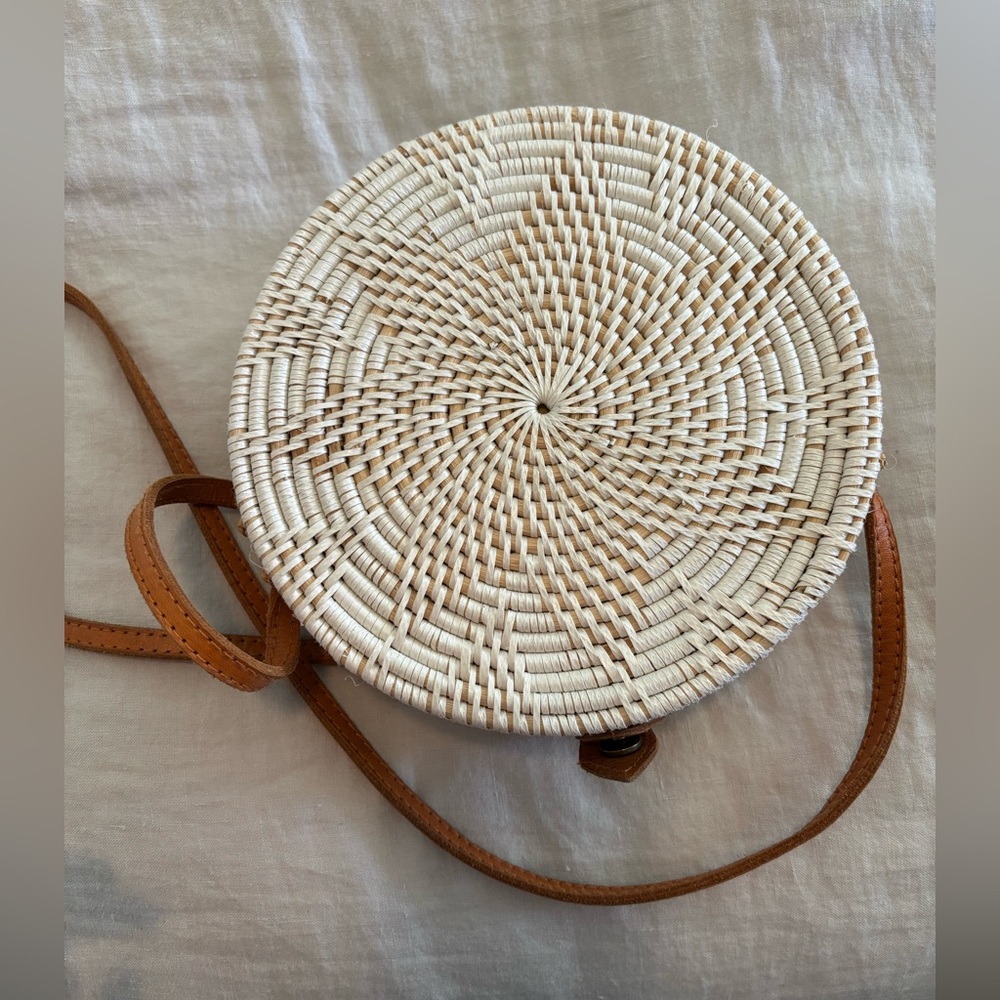 Handmade Woven Round Cream + Tan Crossbody Bag Handmade in Bali - Picture 6 of 14